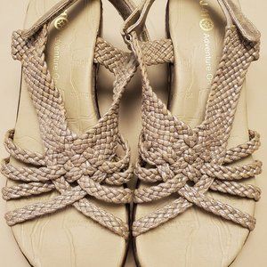 J-41 ADVENTURE ON Wedge Sandal